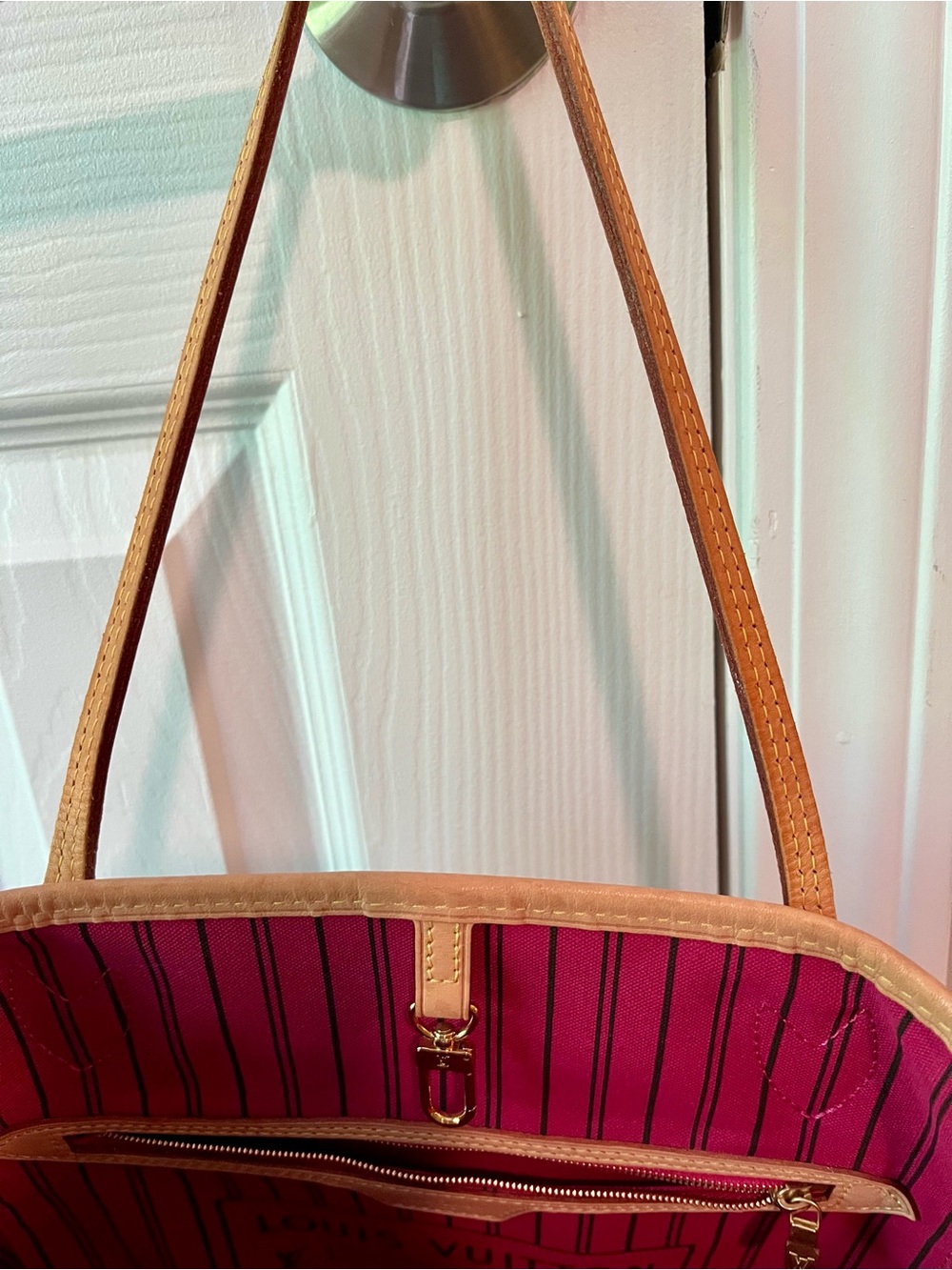 LOUIS VUITTON Neverfull MM Tote Bag Purse Monogram MSRP $2,170 Cherry Interior - Picture 8 of 17